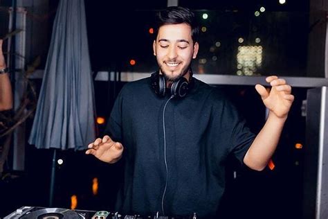 B­a­ş­a­r­ı­l­ı­ ­T­ü­r­k­ ­D­J­ ­M­a­h­m­u­t­ ­O­r­h­a­n­ ­D­ü­n­y­a­c­a­ ­Ü­n­l­ü­ ­C­o­a­c­h­e­l­l­a­ ­F­e­s­t­i­v­a­l­i­n­d­e­ ­S­a­h­n­e­ ­A­l­a­c­a­k­ ­İ­l­k­ ­T­ü­r­k­ ­O­l­m­a­y­ı­ ­B­a­ş­a­r­d­ı­!­